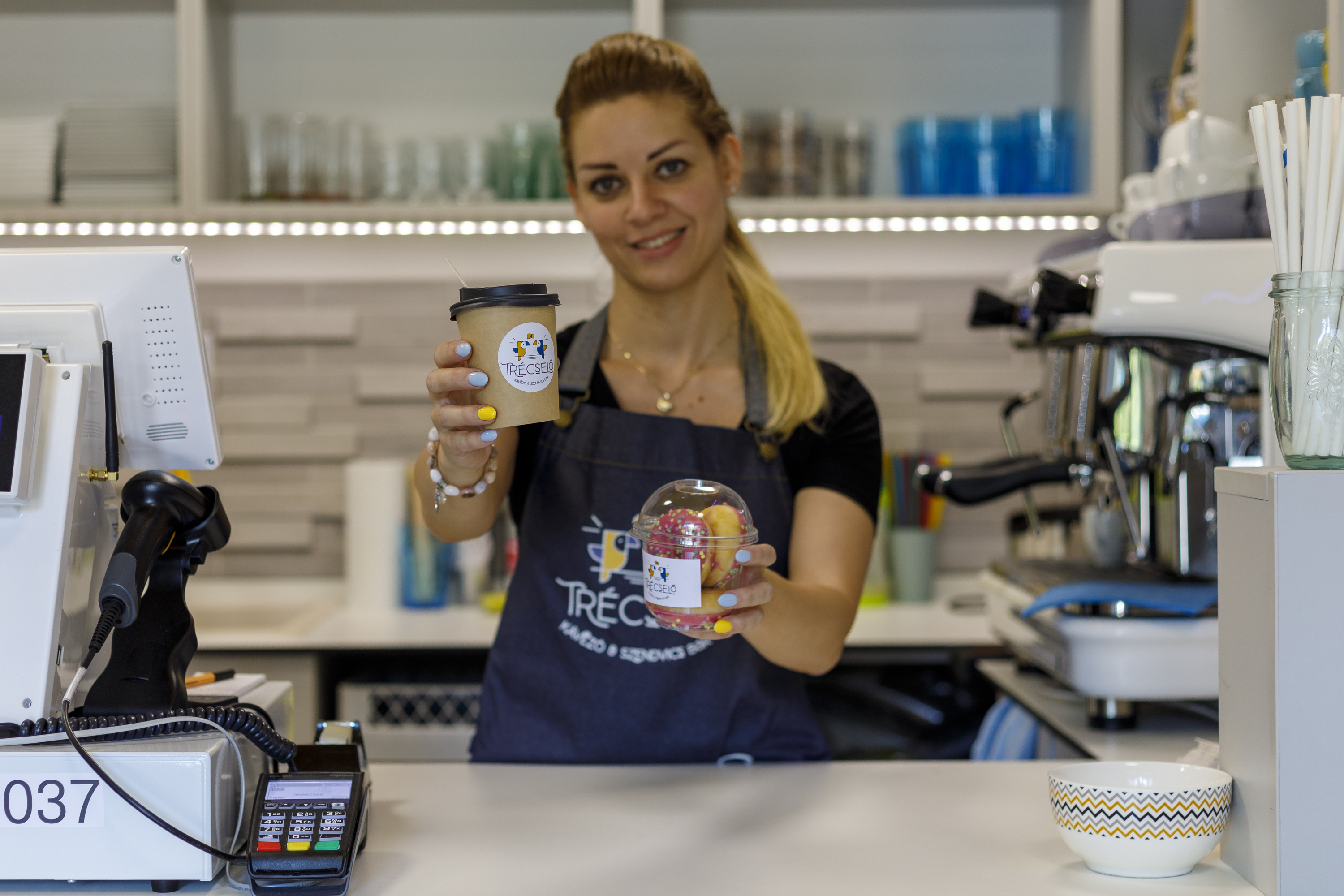 kávé és sütemény